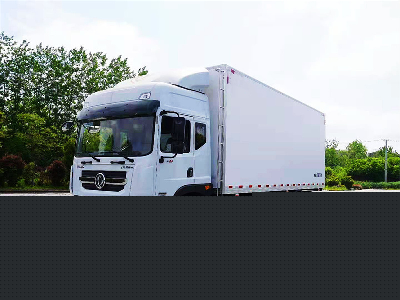 國(guó)六 東風多利卡6.8米冷藏車